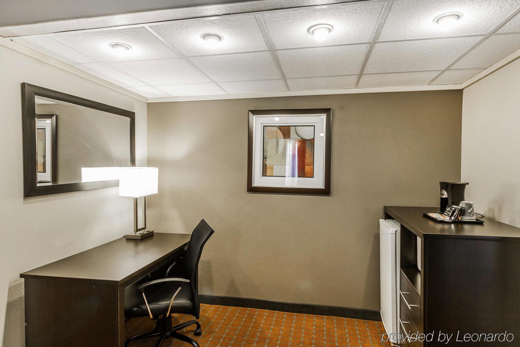 Quality Inn Phoenix Airport Exterior photo