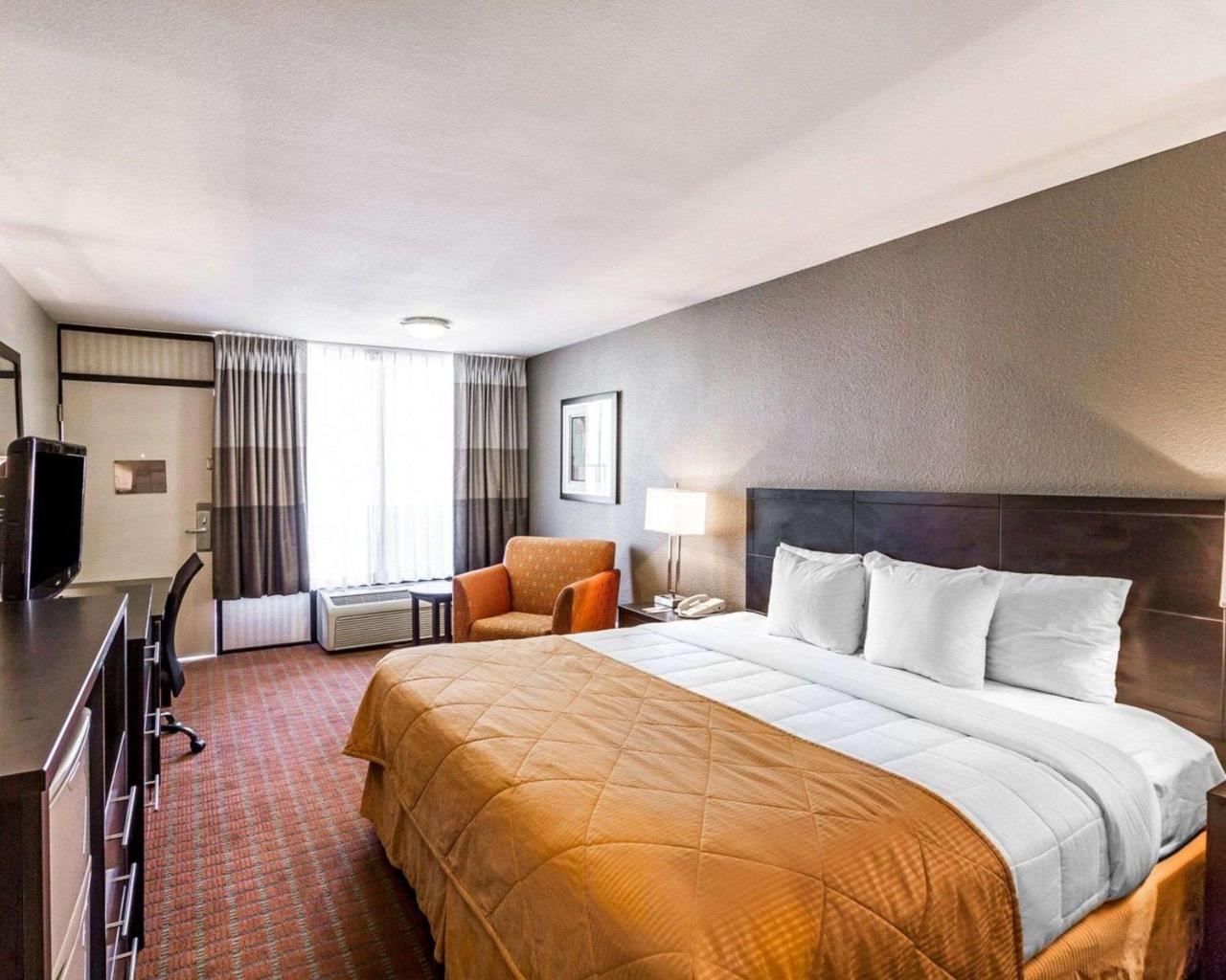 Quality Inn Phoenix Airport Exterior photo