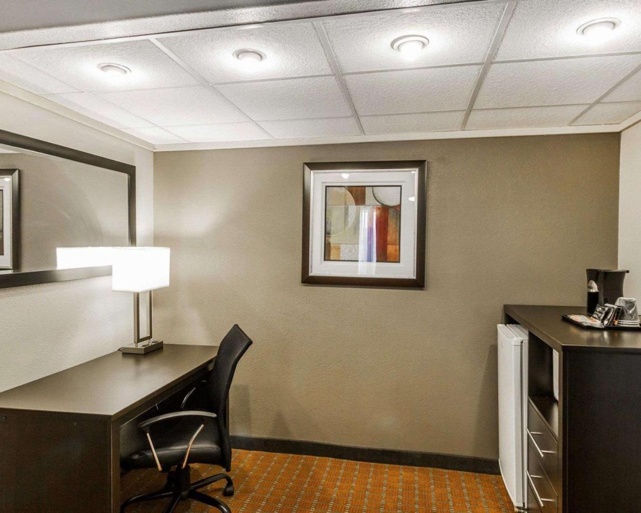 Quality Inn Phoenix Airport Exterior photo